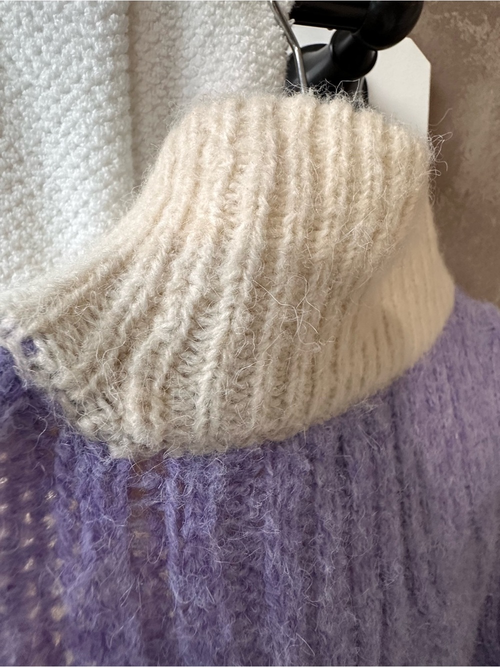 Vero Moda Cream Cable-Knit Turtleneck Sweater with Lavender Sleeves - Picture 4 of 6